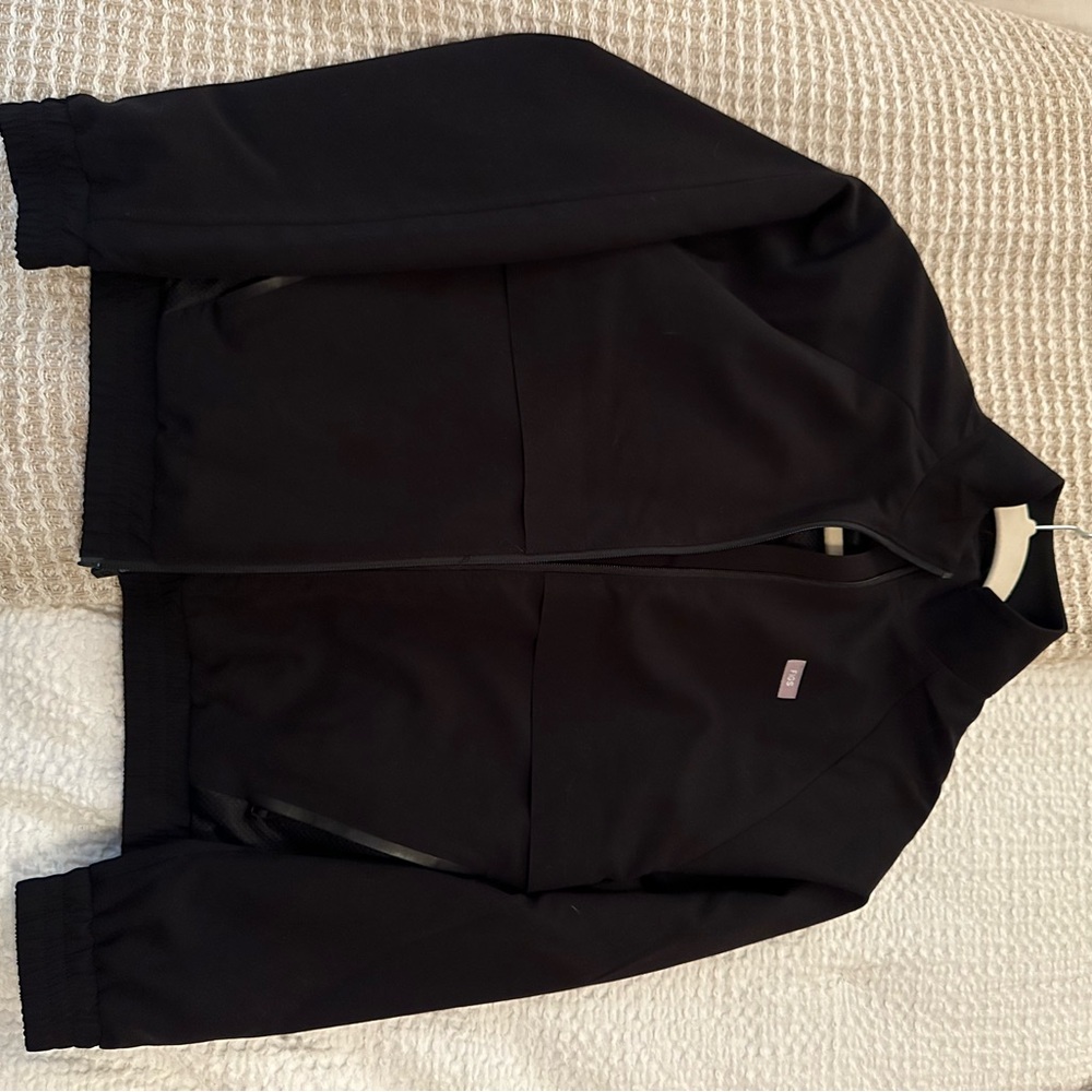 SOLD Like New FIGS Women's Sydney Scrub Jacket Black Five Pockets - Retail $100 - Picture 13 of 14